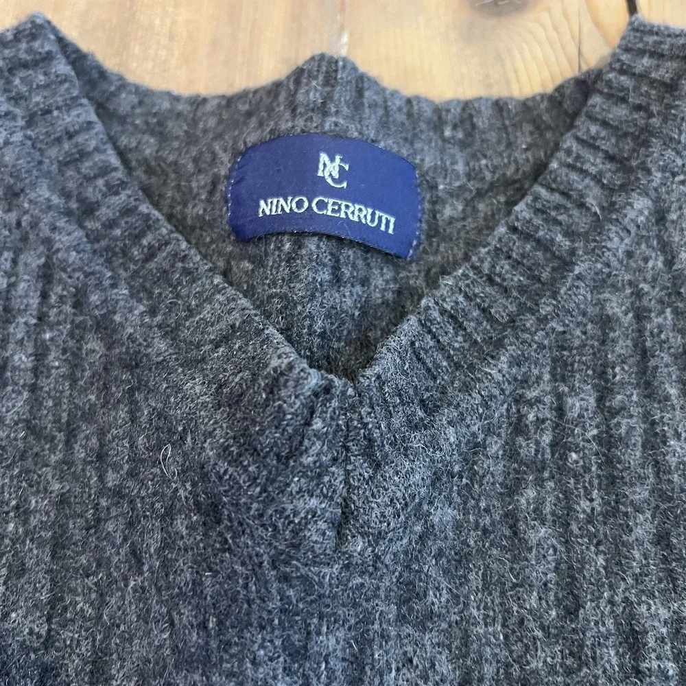 Vintage Nino Cerruti Wool Blend Long Sleeve Gray Ribbed V Neck Sweater 89/97 Sm